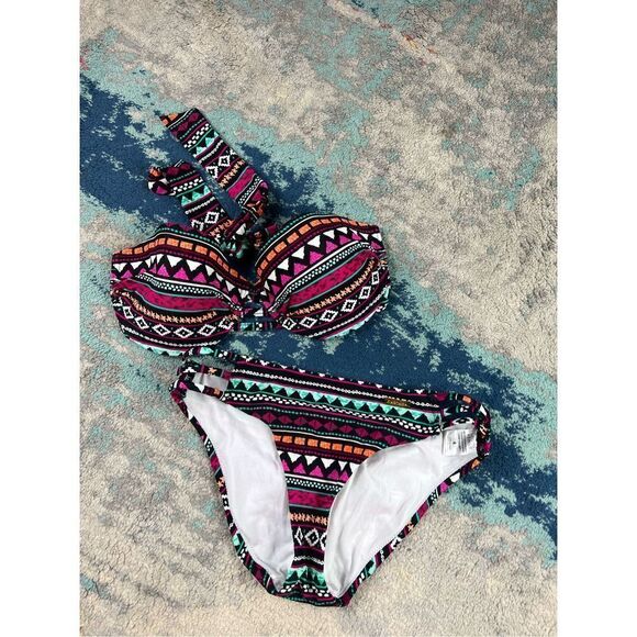Venus Two Piece Women’s Swim Suit Size 4 B - Picture 1 of 4